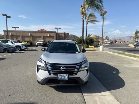 Used 2024 Nissan Rogue S AWD/4WD image 10