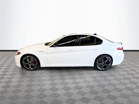 Used 2022 Alfa Romeo Giulia Veloce RWD image 4