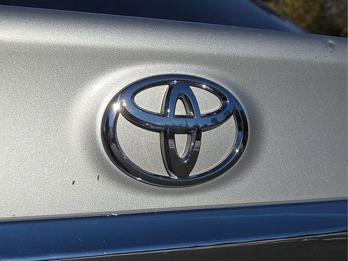 Used 2013 Toyota Corolla LE image 28