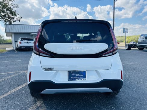 Used 2023 Kia Soul LX image 7