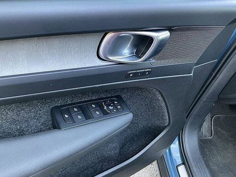 Certified 2025 Volvo XC40 B5 Plus AWD/4WD image 16