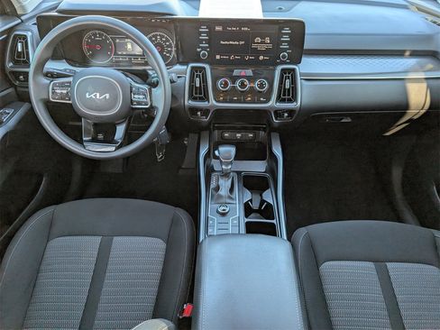 Used 2023 Kia Sorento LX image 9