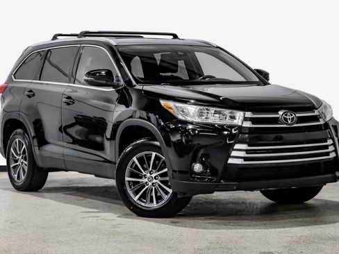 Used 2019 Toyota Highlander XLE FWD image 4