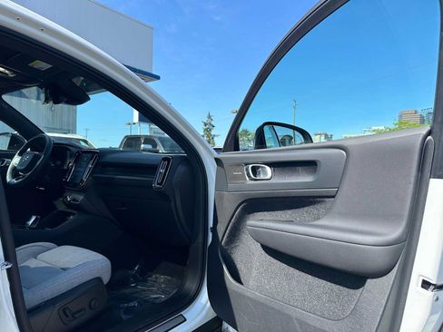 Certified 2023 Volvo C40 P8 Recharge Ultimate w/ Protection Package Premier AWD/4WD image 12