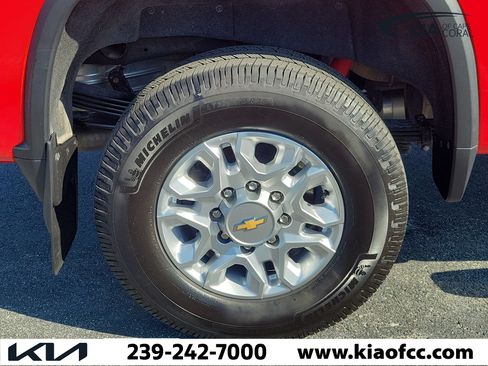 Used 2022 Chevrolet Silverado 2500 LT w/ Convenience Package AWD/4WD image 11