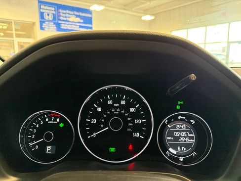 Used 2018 Honda HR-V EX image 7
