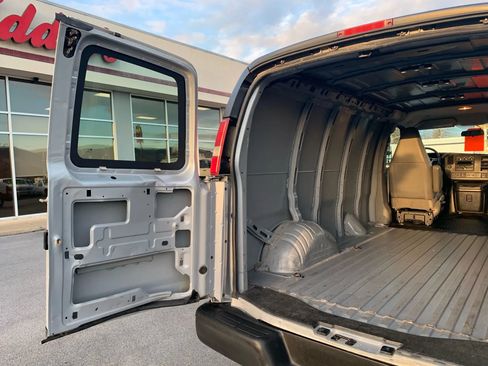 Used 2016 Chevrolet Express 2500 image 31