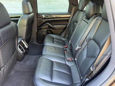 Used 2018 Porsche Cayenne AWD/4WD image 8