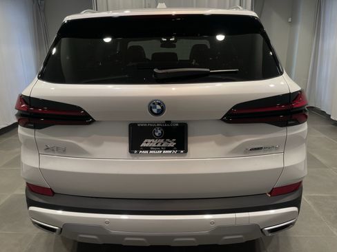 New 2026 BMW X5 xDrive50e w/ Premium Package AWD/4WD image 5