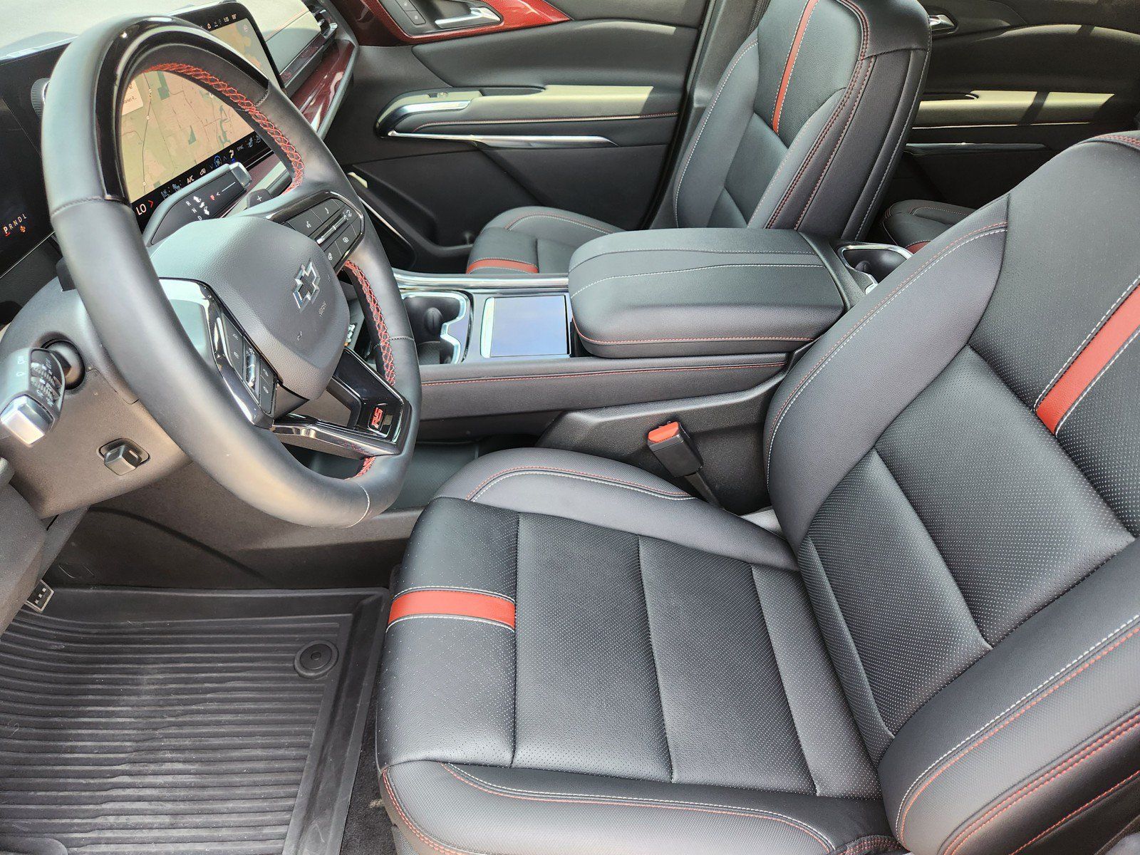 Used 2026 Chevrolet Traverse RS w/ LPO, Floor Liner Package FWD image 11