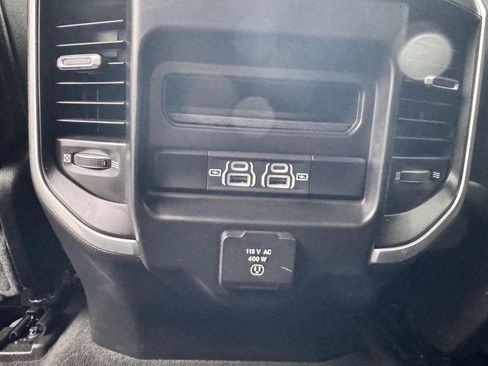Used 2022 RAM 1500 Big Horn AWD/4WD image 16