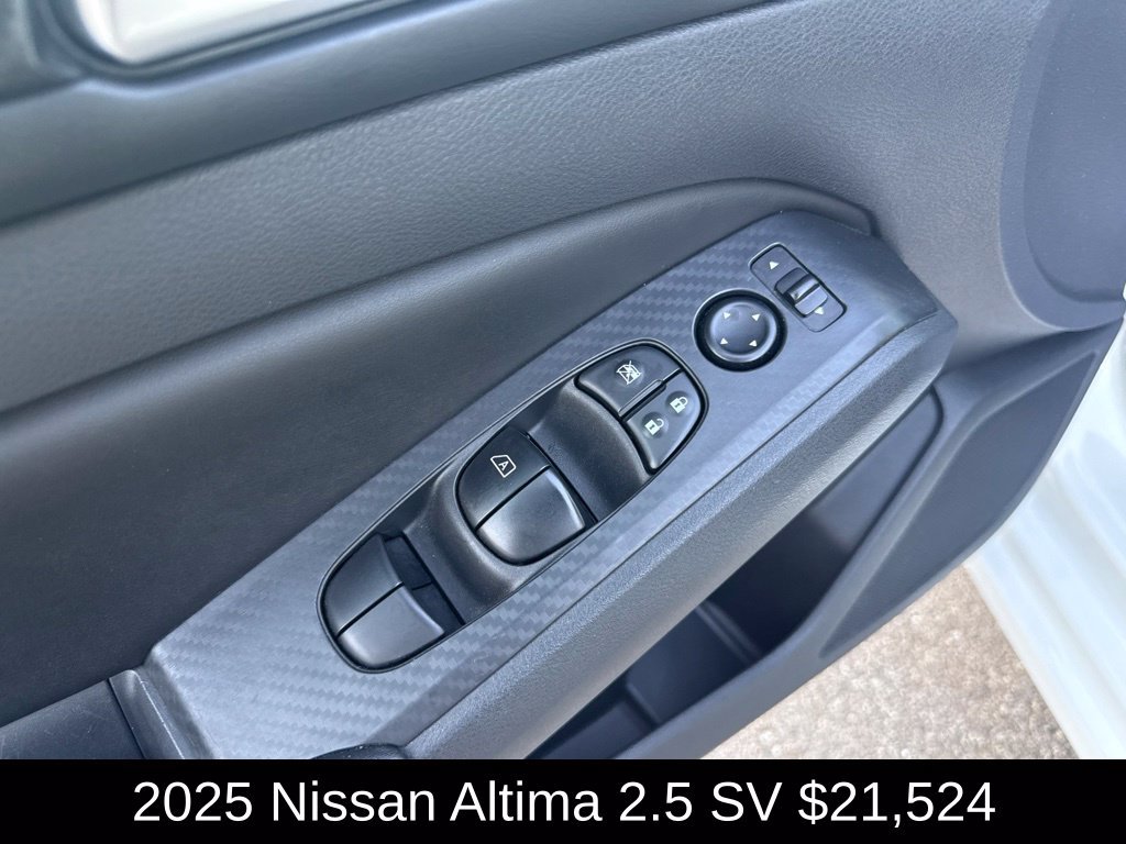 Used 2025 Nissan Altima 2.5 SV FWD image 12
