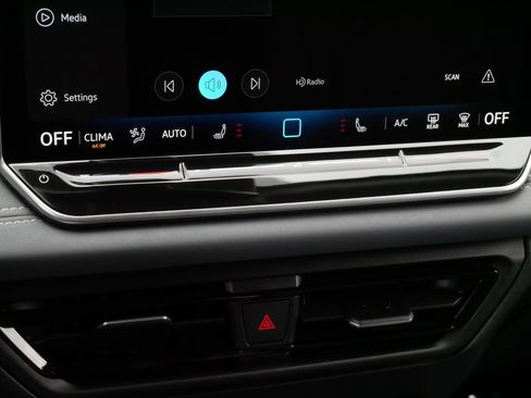 Certified 2025 Volkswagen Tiguan SE AWD/4WD image 23