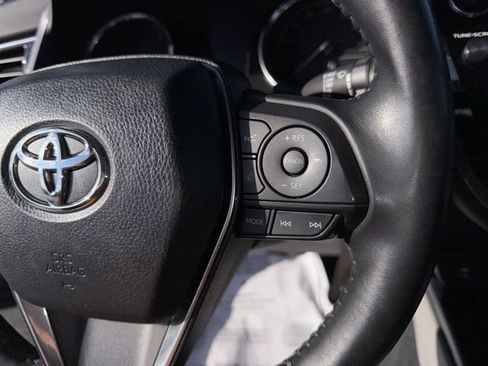 Used 2018 Toyota Camry SE FWD image 15