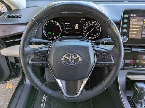 Used 2021 Toyota Avalon XLE image 9