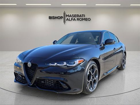 New 2025 Alfa Romeo Giulia Base w/ Driving Assist Package image 3