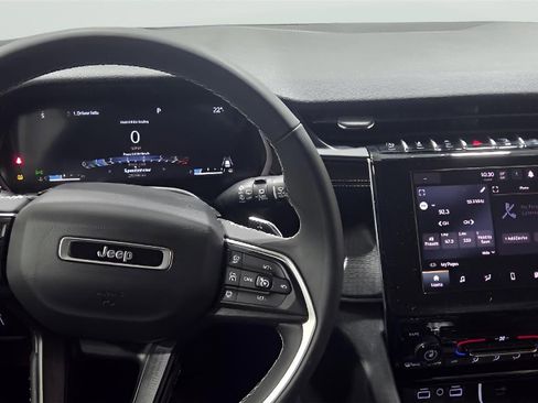 Used 2023 Jeep Grand Cherokee Laredo image 10