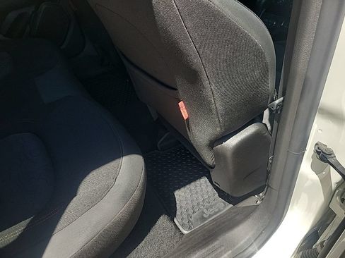 Used 2023 Jeep Renegade Trailhawk AWD/4WD image 38