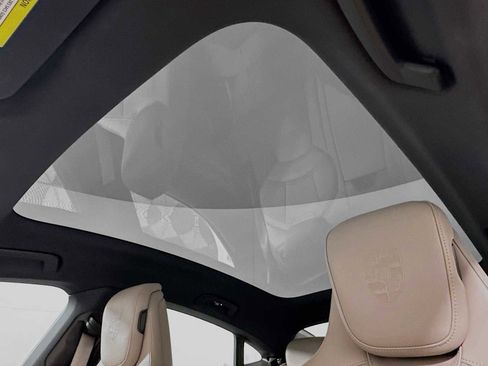 Used 2025 Porsche Taycan image 20