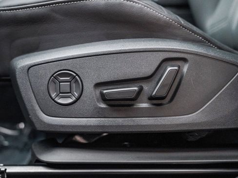 Certified 2025 Audi Q3 2.0T Premium w/ Black Optic Sport Package image 23