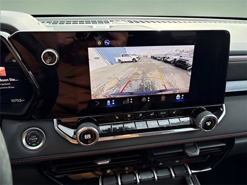 Used 2025 Chevrolet Colorado Z71 w/ Technology Package image 9