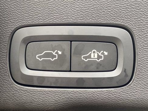 Used 2023 Volvo XC60 B5 Plus FWD image 7