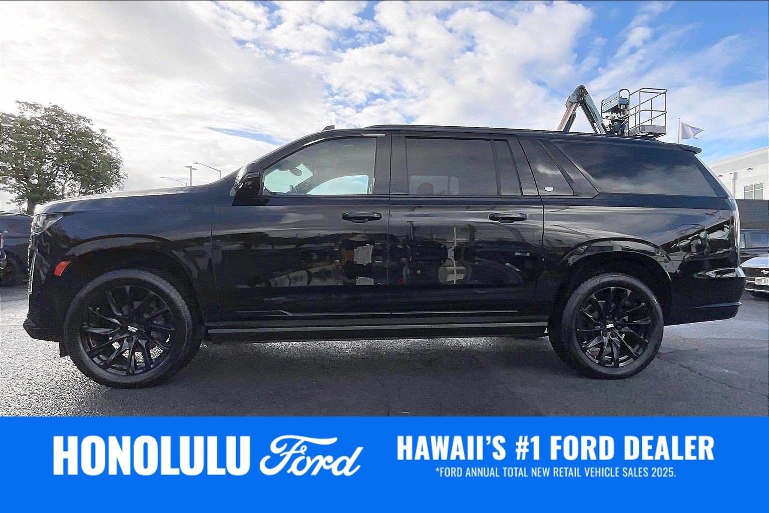 Used 2021 Cadillac Escalade ESV Sport Platinum w/ LPO, ONYX Package AWD/4WD image 3