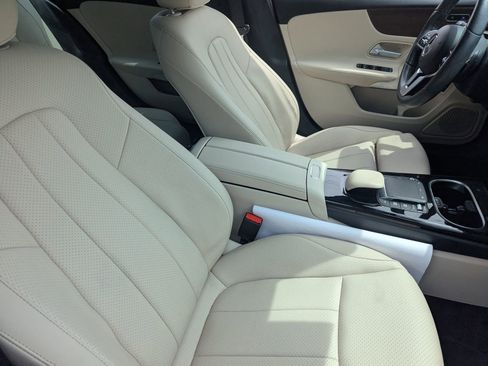 Used 2022 Mercedes-Benz A 220 image 10