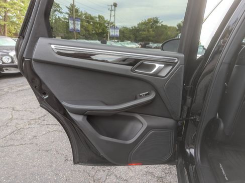 Used 2023 Porsche Macan image 36