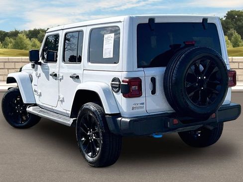 Used 2024 Jeep Wrangler Unlimited Sahara AWD/4WD image 11