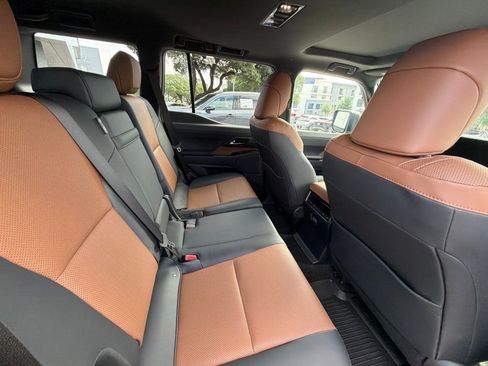 Certified 2026 Lexus GX 550 w/ Accessory Package (2T) AWD/4WD image 8