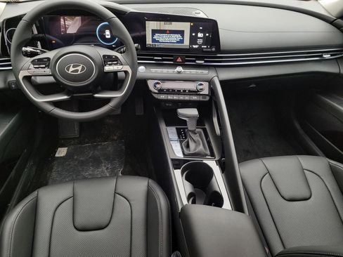 New 2025 Hyundai Elantra Limited image 12