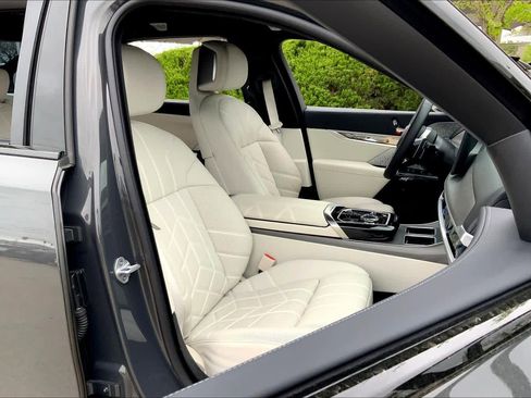 Certified 2025 BMW 760i xDrive w/ Executive Package image 8