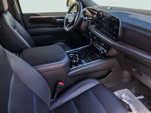 Used 2025 Chevrolet Tahoe Z71 AWD/4WD image 33