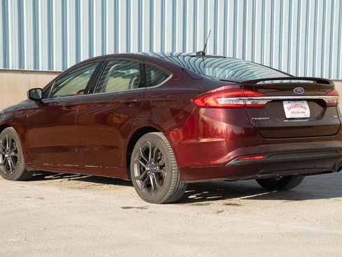 Used 2018 Ford Fusion SE w/ Equipment Group 201A FWD image 15