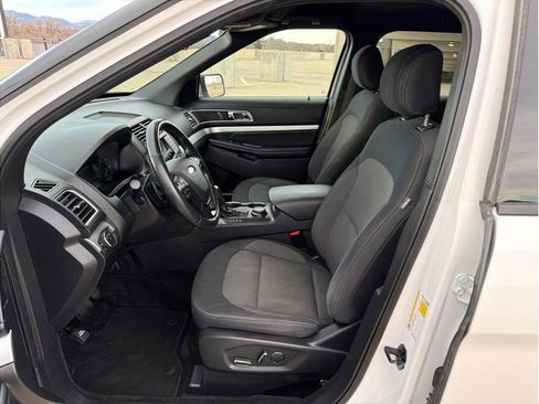 Used 2017 Ford Explorer XLT image 9