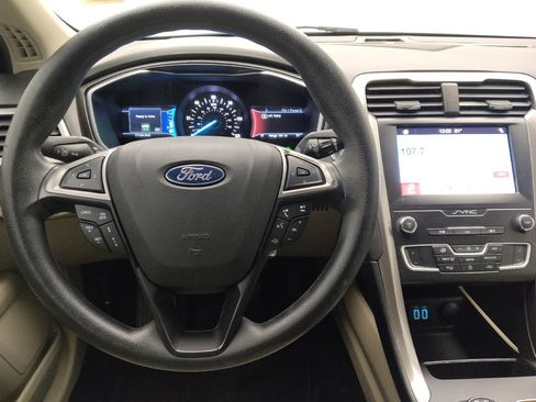 Used 2019 Ford Fusion SE FWD image 22