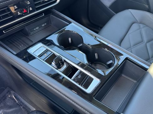 Certified 2025 Volkswagen Atlas SE w/ Panoramic Sunroof Package image 28