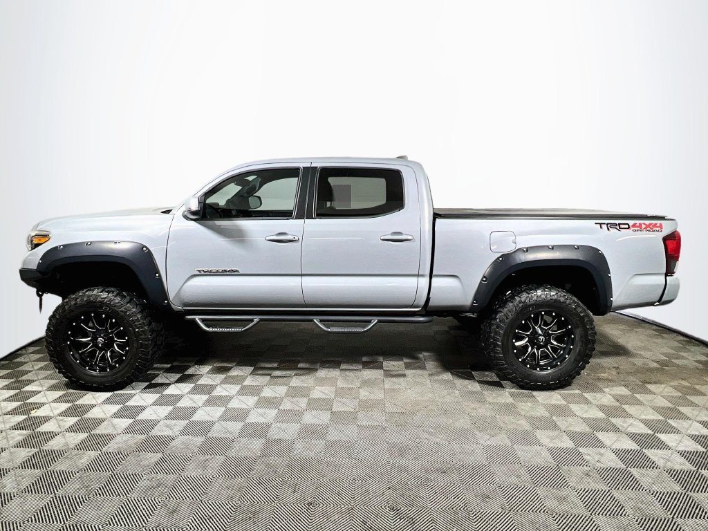 Used 2018 Toyota Tacoma TRD Off-Road w/ Technology Package AWD/4WD image 4
