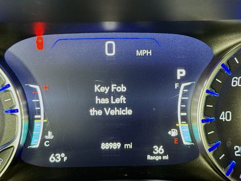 Used 2021 Chrysler Pacifica Touring-L image 15