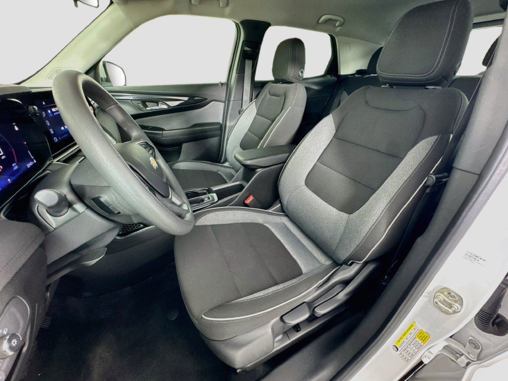 Used 2025 Chevrolet TrailBlazer LT FWD image 11