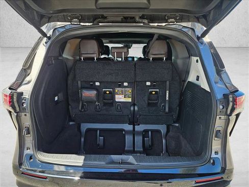 Used 2024 Toyota Sienna Platinum FWD image 6