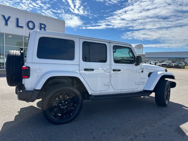Used 2023 Jeep Wrangler Unlimited Sahara w/ Cold Weather Group AWD/4WD image 19