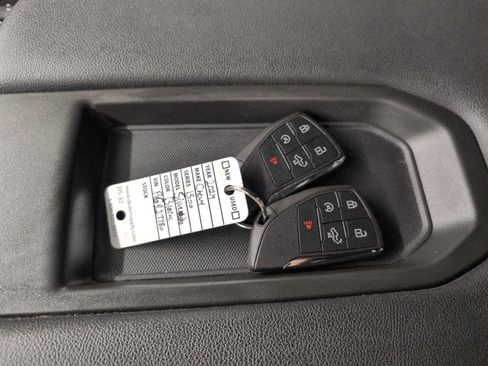 Used 2024 Chevrolet Silverado 1500 LT AWD/4WD image 26