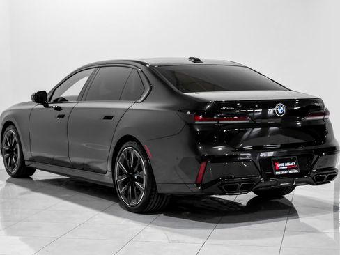 Used 2025 BMW 760i xDrive image 9