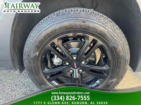 Used 2023 GMC Terrain AT4 image 32