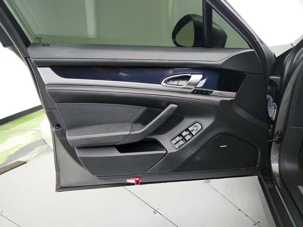 Used 2014 Porsche Panamera 4 AWD/4WD image 22