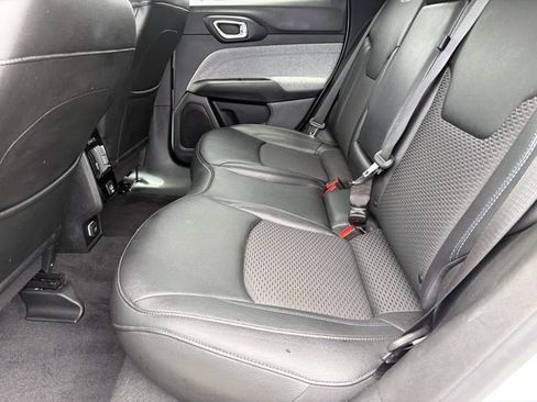 Used 2024 Jeep Compass Latitude AWD/4WD image 19