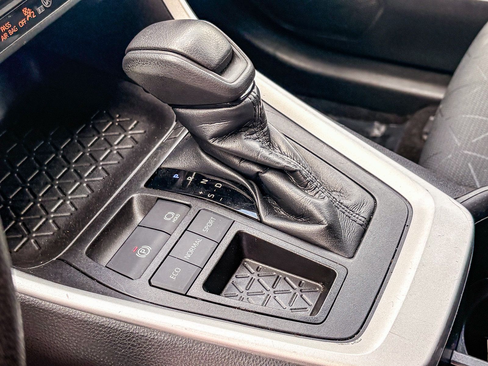 Used 2023 Toyota RAV4 XLE w/ Convenience Package FWD image 19