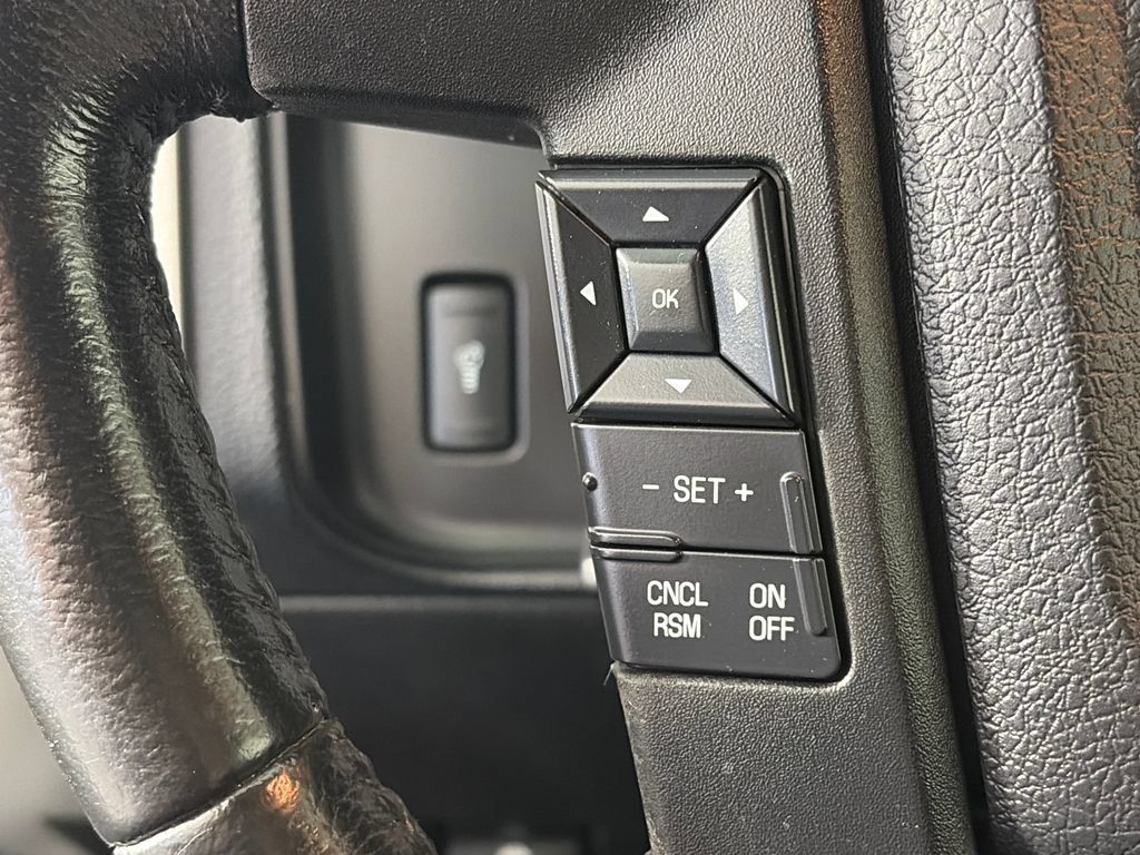 Used 2017 Ford Expedition XLT AWD/4WD image 17